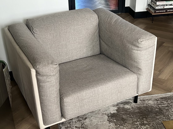 Image 1 of Sillón de salón de diseño italiano de alta gama.