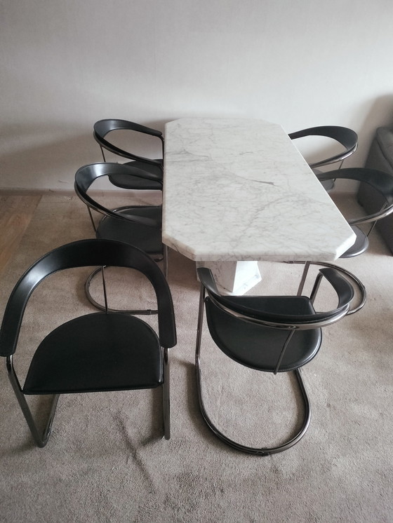 Image 1 of Ensemble de 6 chaises cantilever design italiennes – Chrome et noir – Fabriquées en Italie