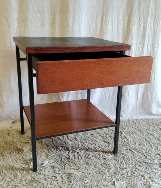 Modernist bedside table in wood and metal - 50s/60s (photo 2 of 10)