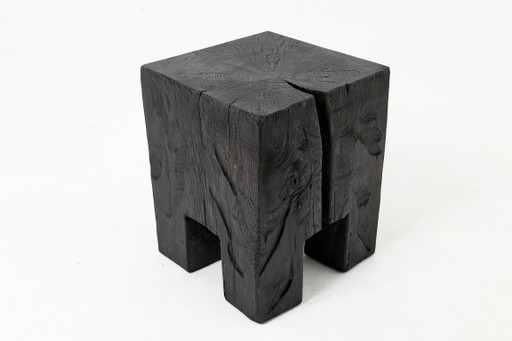 Table d'appoint/tabouret rustique sculptural, en chêne noir brûlé, sculpté, pièce unique, Logniture