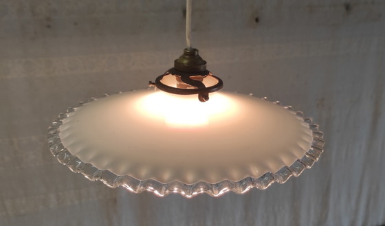 Image 1 of Geplooide lampenkap van opaalglas - midden 20e eeuw
