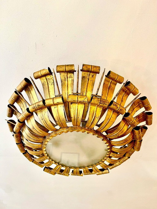 Grote vergulde metalen kroon met origineel glas, 1950