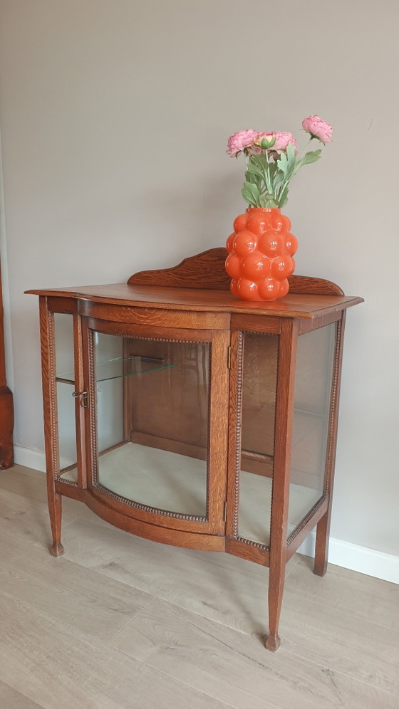 Image 1 of Splendida vetrina Art Déco con vetro curvo originale.
