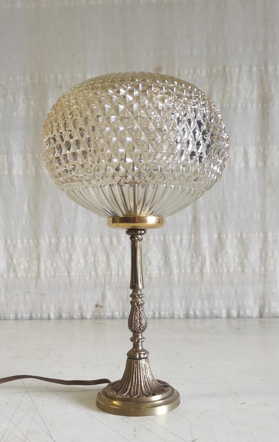 Image 1 of Tafellamp van verguld messing en amberkleurig glas - midden 20e eeuw