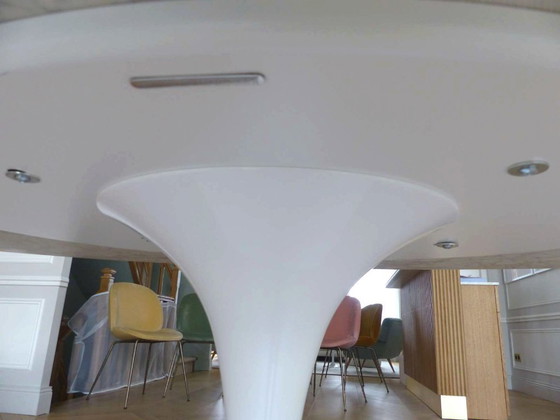 Image 1 of Table " Saarinen Dining Table - Oval " en marbre Statuarietto satiné by KNOLL design Eero Saarinen - 244 cm