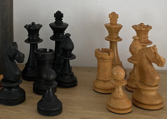 Image 1 of Piezas de ajedrez antiguas: un elemento que llama la atención.