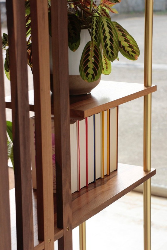 Image 1 of Divisorio per ambienti illuminato - Noce e ottone