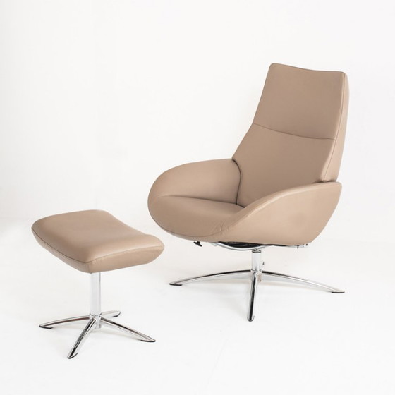 Sillón de piel con reposapiés. Modelo Lotus. Fabricante: Kebe. ​​Dinamarca. – Sillones reclinables, Leather (photo 2 of 13)