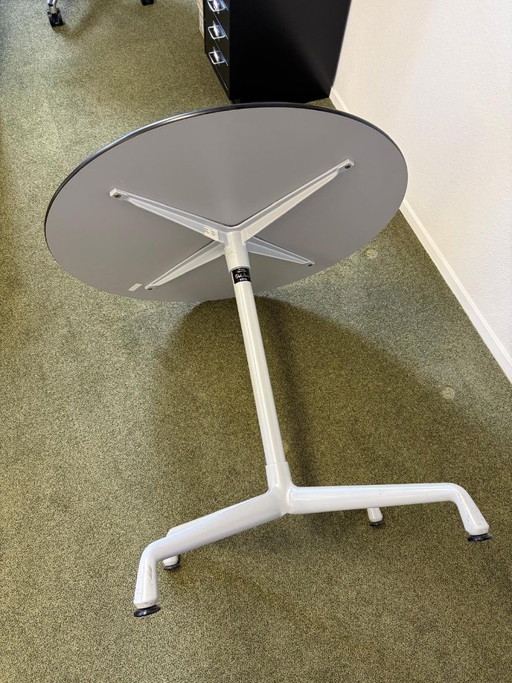 Vitra table, round