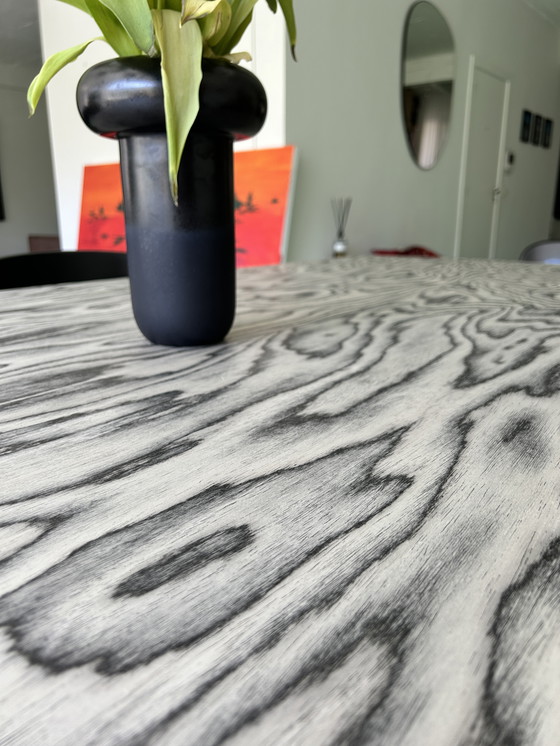 Image 1 of Kundenspezifischer ALPI-Holztisch mit Herman Miller-Fuß