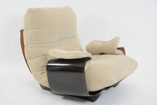 Poltrona Marsala e poggiapiedi abbinato di Ligne Roset, beige chiaro