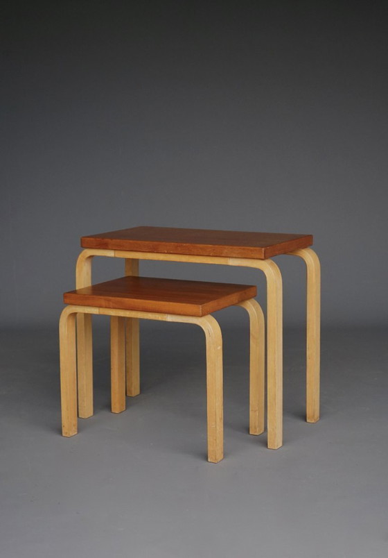Image 1 of Mesas nido modelo 88 atribuidas a Alvar Aalto para Artek, años 60, lote de 2
