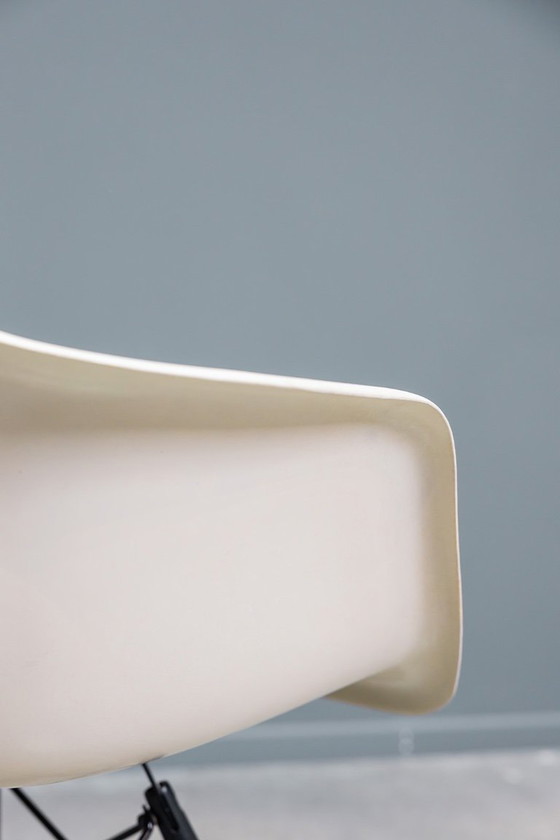Image 1 of Chaise Eames DAW, 5x