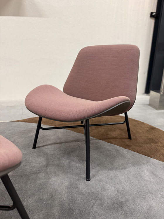 Image 1 of Poltrona Pode Nihan con pouf in tessuto Steelcut trio