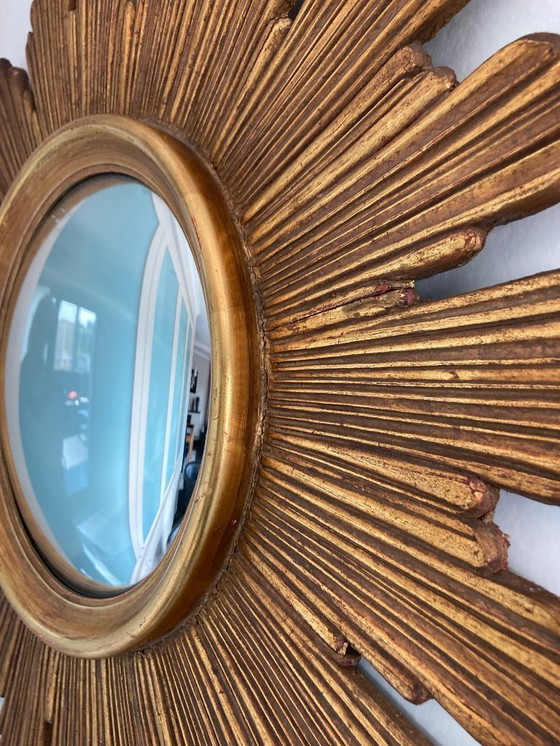 Image 1 of Grande specchio a forma di sole in legno dorato