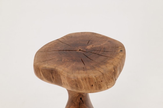 Image 1 of Table d'appoint sculpturale, tabouret, bois massif, noyer, design contemporain, Logniture