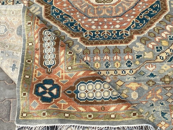 Image 1 of Handgeknoopt wollen vloerkleed van 245x305 cm met geometrisch medaillonpatroon. Handgemaakt tapijt voor de woonkamer.