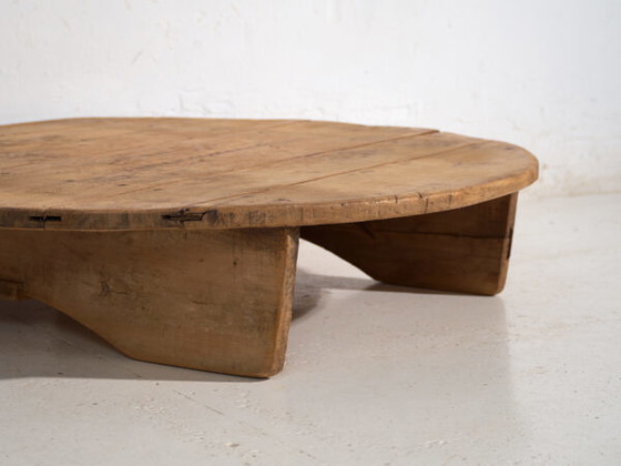 Rustic round cutting board table in solid wood – Central Europe, early 20th century – Coffee tables (photo 17 of 40)