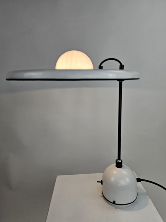 Image 1 of Zeer bijzondere space age tafellamp metaal en kunststof bol 