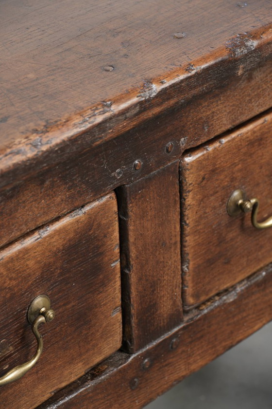Image 1 of Robusta credenza antica in stile inglese del XIX secolo, con un bellissimo aspetto rustico e una splendida patina.