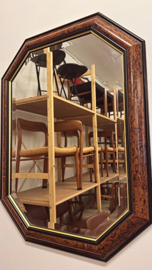 Espejo antiguo con marco de madera de raíz