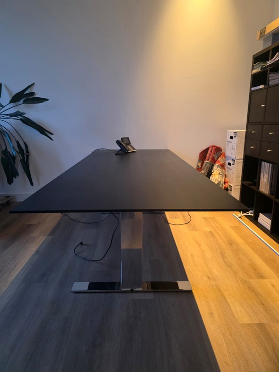 Image 1 of Scrivania direzionale Walter Knoll Exec-V marrone scuro 250x100 cm