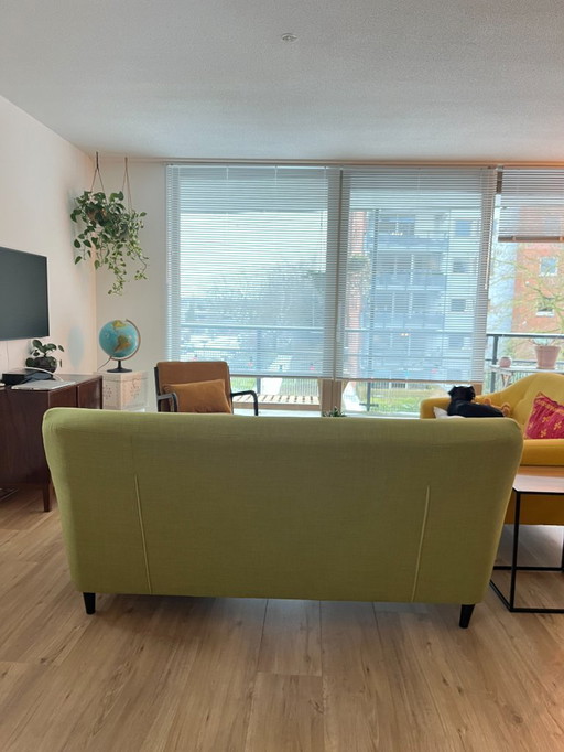 Deense driezitsbank in mid-century design