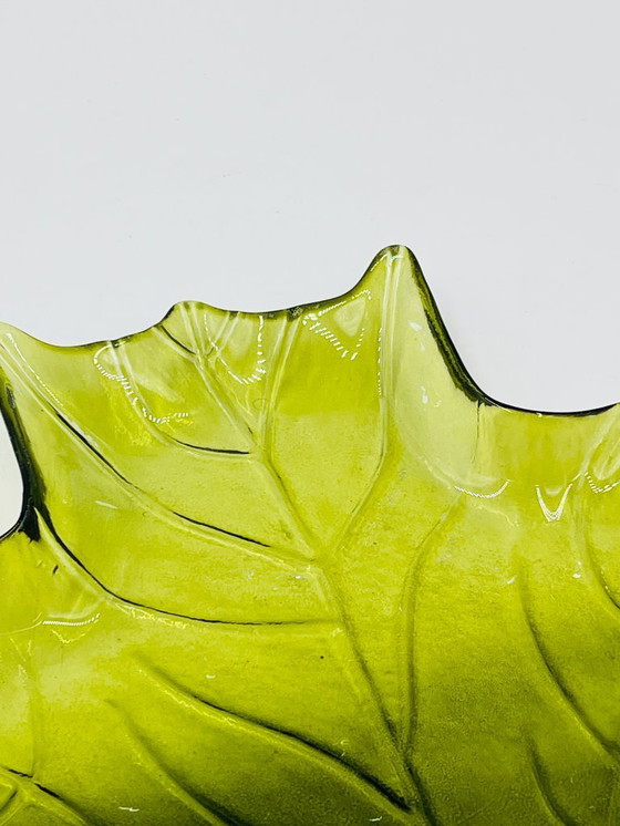 Image 1 of Vassoio portaoggetti vintage in vetro verde a forma di foglia, anni '70
