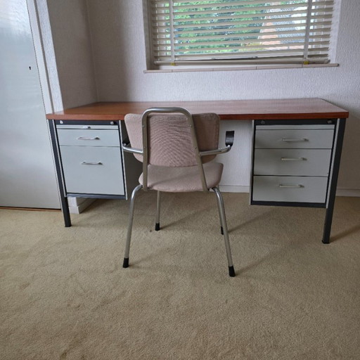Gispen desk