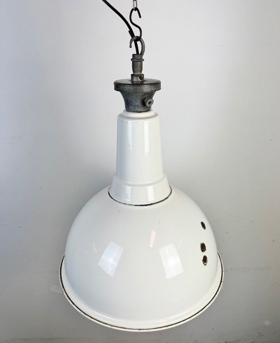 Image 1 of Grande lampada a sospensione industriale in smalto bianco britannico di Benjamin, anni '60