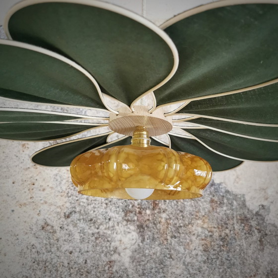 Image 1 of Lampada a sospensione a forma di fiore in rattan e lino color verde abete – Artisan Lighting