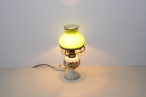 Image 1 of Paralume in vetro di petrolio, vetro opalino, porcellana verde, anni '70, J Vintage