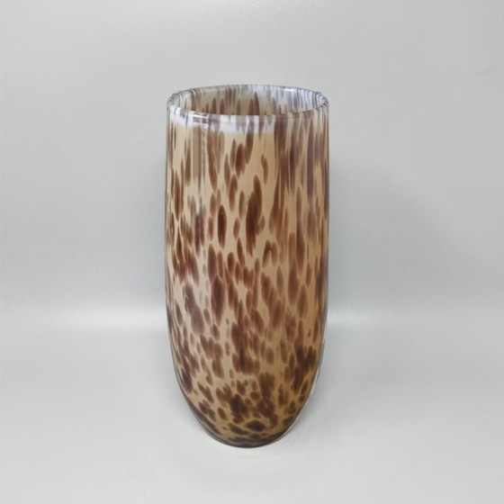 Image 1 of https://madinteriorart.com/collections/vases/products/1970s-luxury-handcrafted-vase-in-murano-glass-by-maestro-del-vetro-made-in