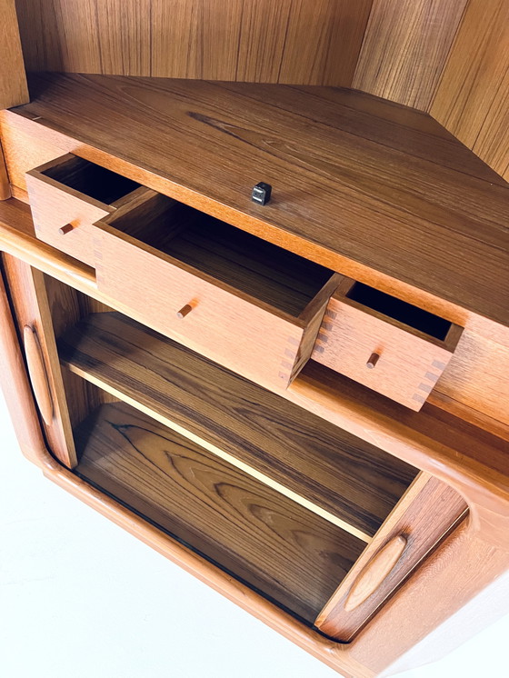 Image 1 of Vitrine d'angle vintage en teck, Dyrlund '70s