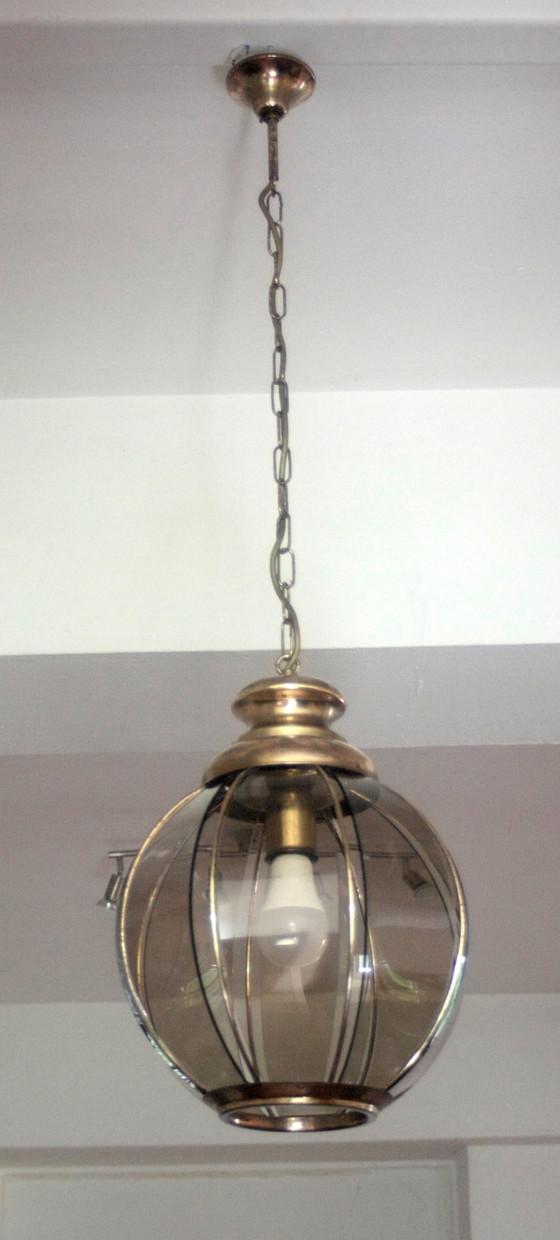 Image 1 of Lampadario in ottone con segmenti in vetro fumé, seconda metà del XX secolo