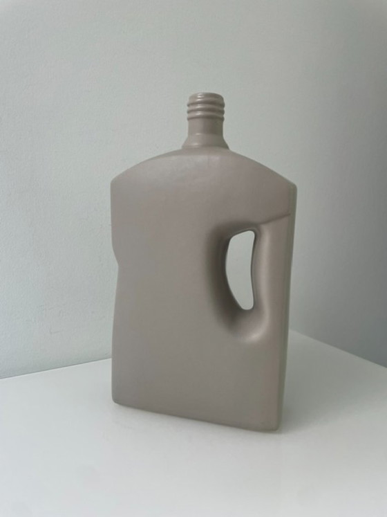 Image 1 of Keramikvase in Form einer Waschmittelflasche