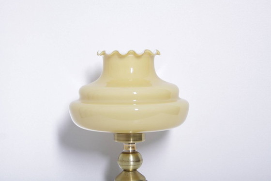 Image 1 of Lampe en laiton, céramique, abat-jour en verre crème doré, années 1970, J Vintage