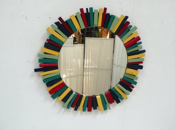 Vintage ronde wandspiegel met een kleurrijk, rustiek houten frame, handgemaakt. – Wood, Glass (photo 5 of 5)