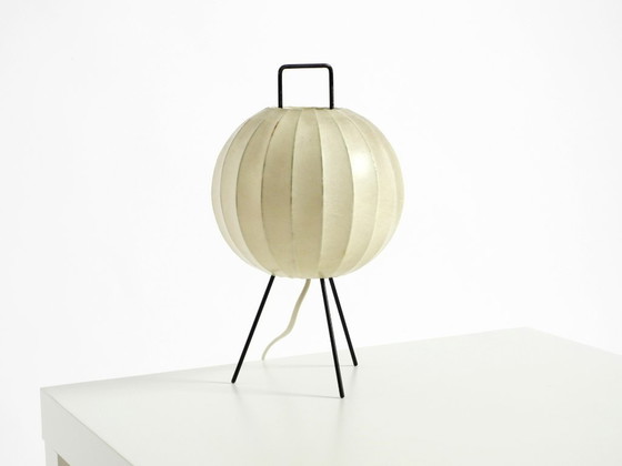 Image 1 of Rarissima e bellissima lampada da tavolo a bozzolo con treppiede in stile Mid-Century Modern.