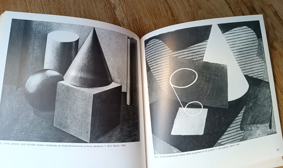 Image 1 of Design e forma: Il corso base del Bauhaus libro