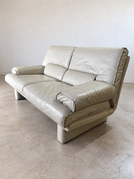 Divano design Gelderland 2 posti – pelle grigio chiaro – Divani 2 posti (photo 4 of 7)