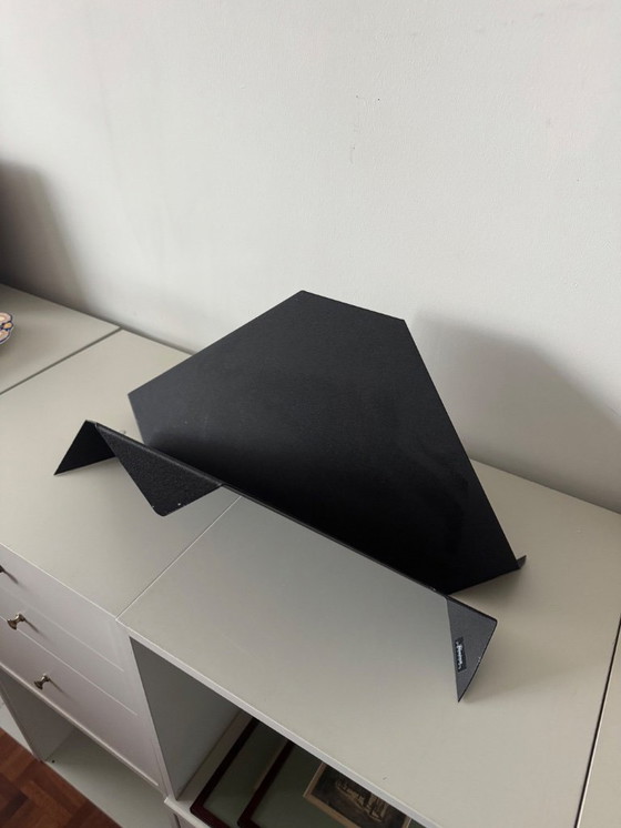 Image 1 of Minimalistische "Origami" tijdschrifthouder Dutch design