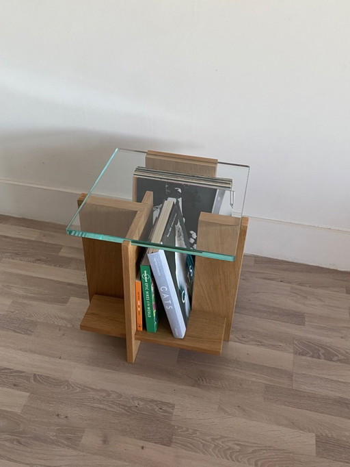 Tavolino laterale in rovere impiallacciato e vetro temperato