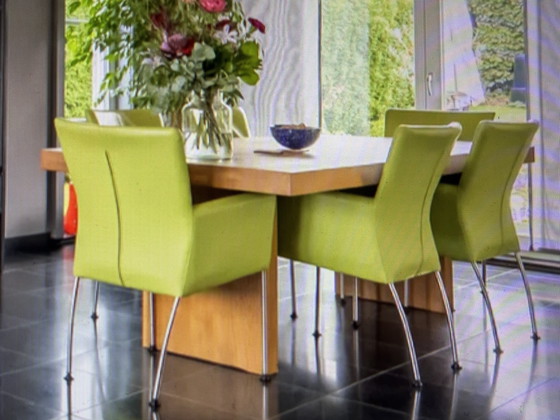 Image 1 of Oak dining table with 6 leather chairs