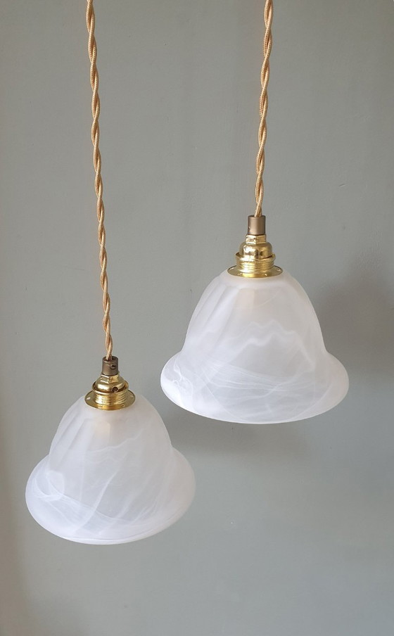 Ensemble de Suspensions Vintage en Verre Dépoli avec des 'Tourbillons' Tissés dans le Verre. – Metal (photo 2 of 18)