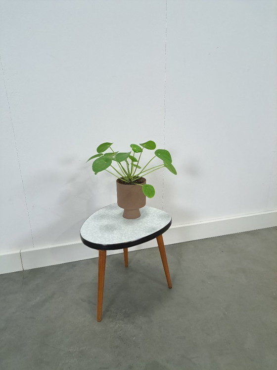 Image 1 of Mesa auxiliar para plantas con tablero de fórmica azul claro blanco, n.º 30