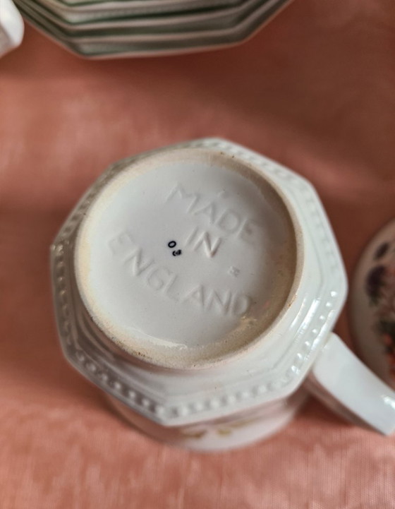 Image 1 of Servizio da tè e torta alla frutta fresca Johnson Brothers England con piatto da portata e petit four.