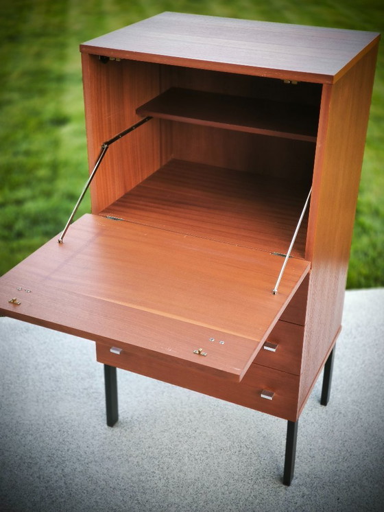 Image 1 of Secretario Pierre Guariche de Meurop