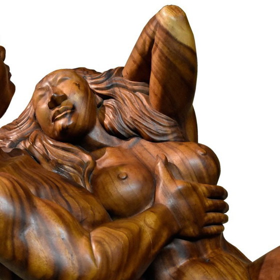 Image 1 of Table basse massive en bois dur exotique sculpté à la main pour les amoureux