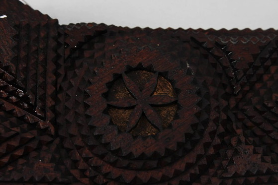 Antique Tramp Art wall mirror brutalism chip carving 1900 – Wood, Brutalist (photo 9 of 17)